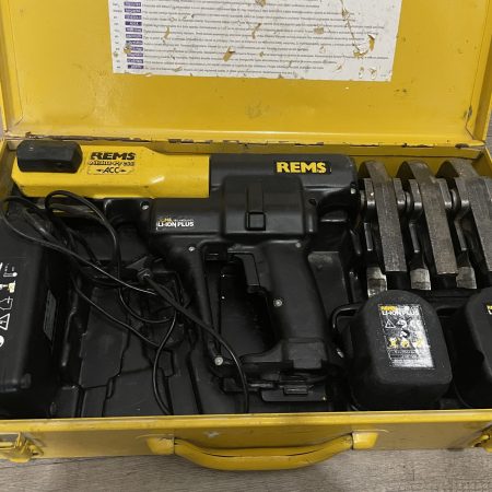 REMS AKKU PRESS: sertisseuse sur batterie